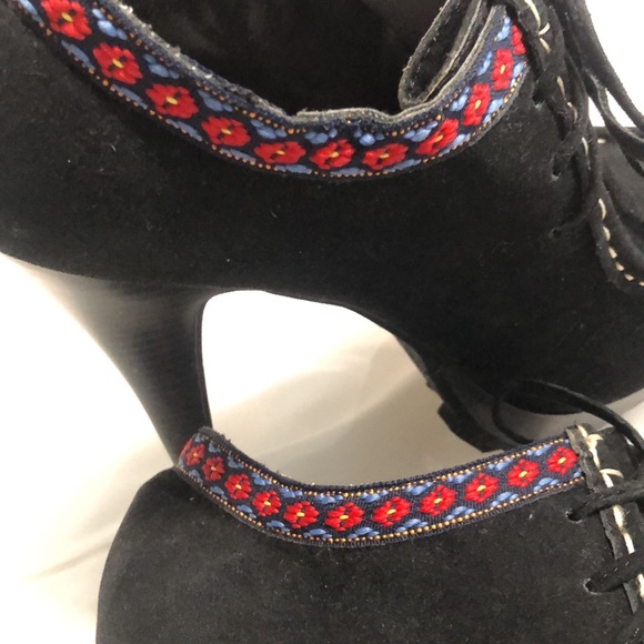 Anne Michelle Booties, Size 7 - Picture 6 of 6